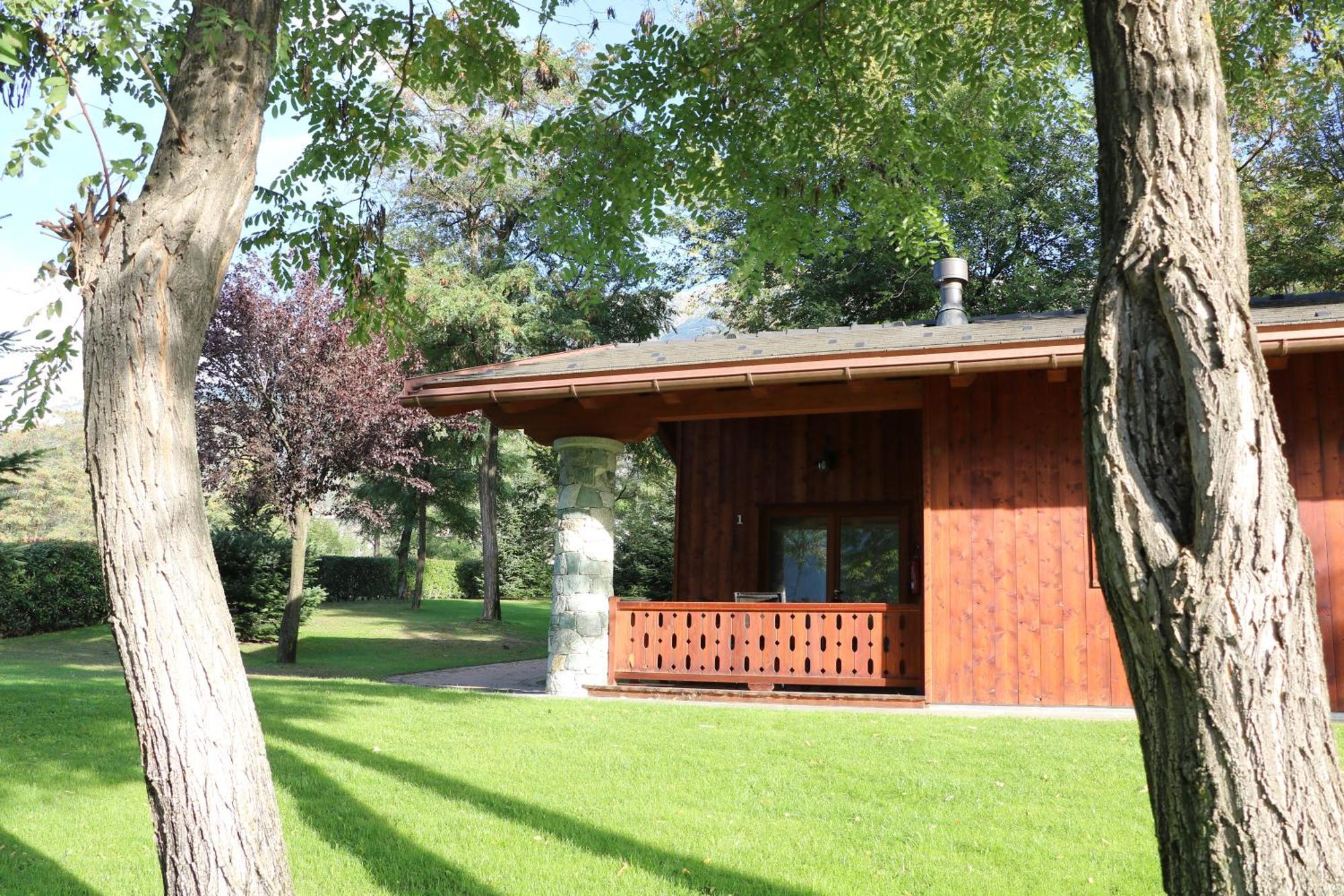 Lazy Bee Camping Village Aosta Exterior foto
