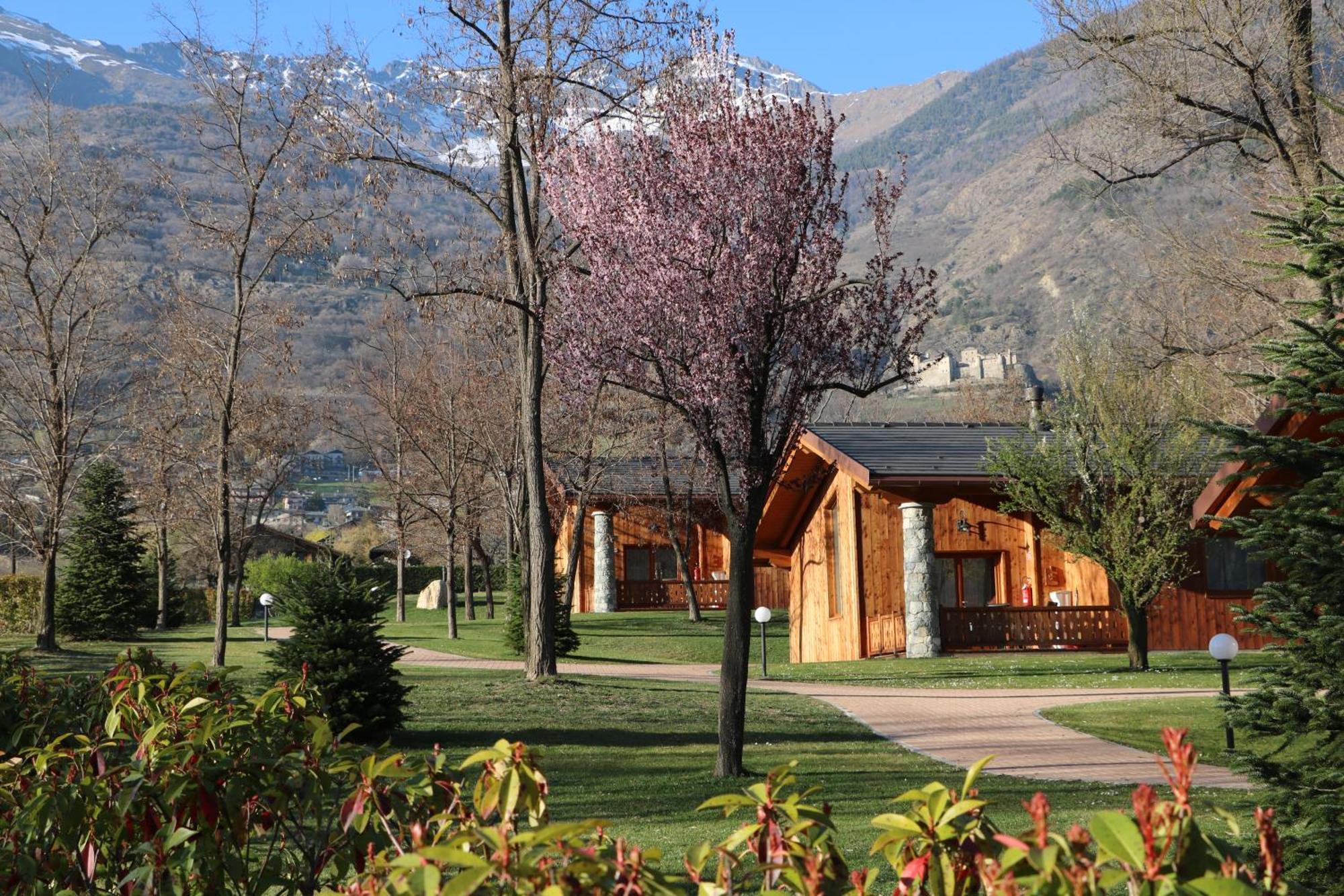Lazy Bee Camping Village Aosta Exterior foto